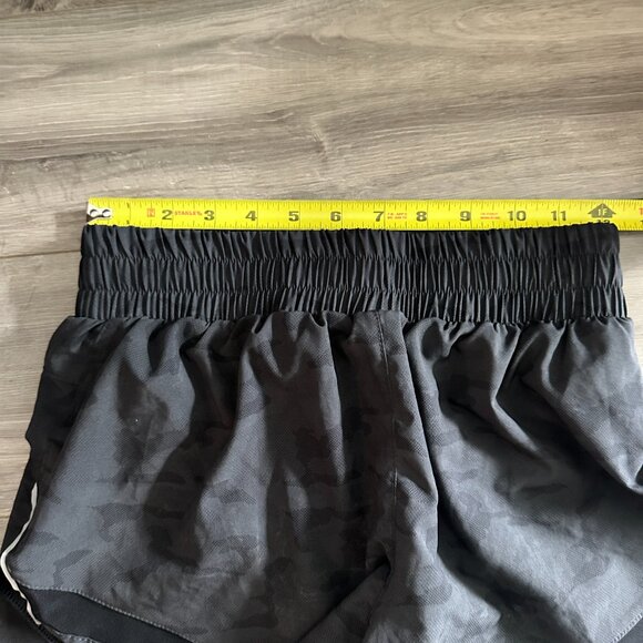 Asics running shorts with build in liner size XS - Picture 4 of 6